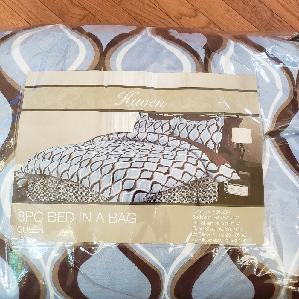 4 Piece Queen Bed in a bag set-$due to weight of item not supported by Poshmark